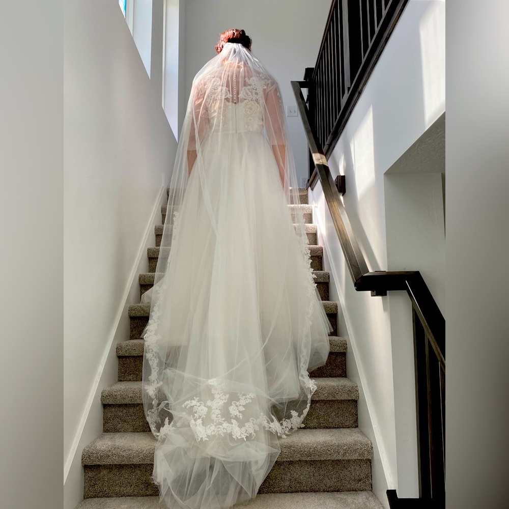 Brand New Lace Wedding Dress + Veil - Size 10